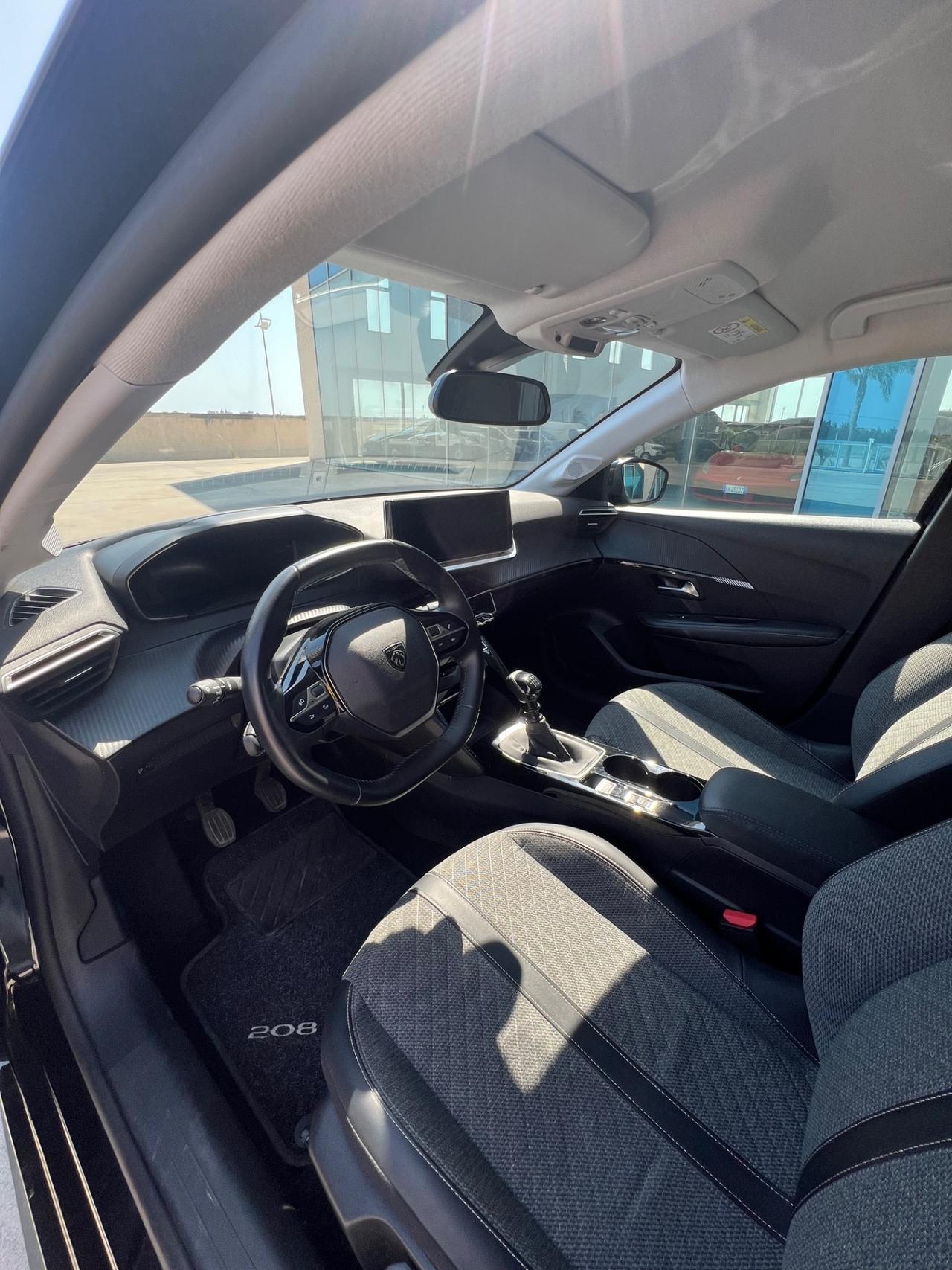 Peugeot 208 PureTech 100 5 porte Allure - possibilità noleggio no scoring