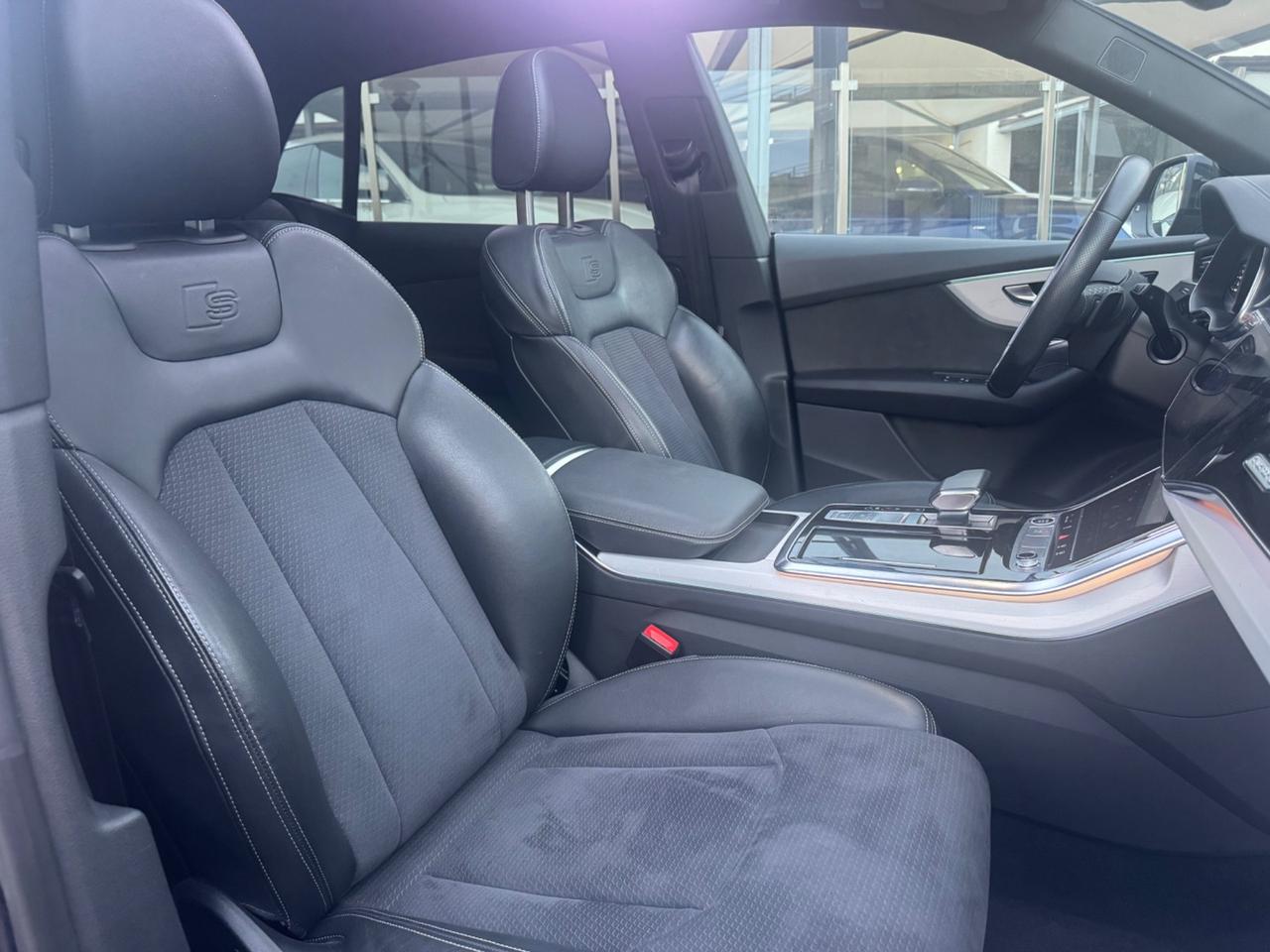 AUDI Q8 45 TDI 231 CV S-LINE TETTO R22 FULL IVA
