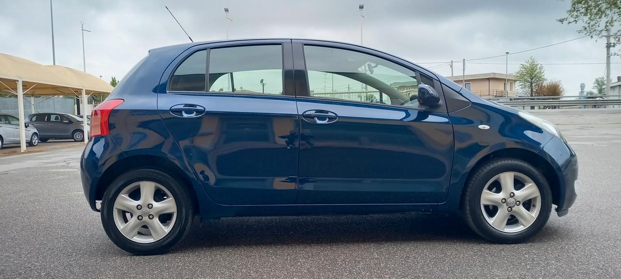 Toyota Yaris cc. 1.000 Benzina 5 Porte 5 Posti Utilizzabile Anche per i Neopatentati.