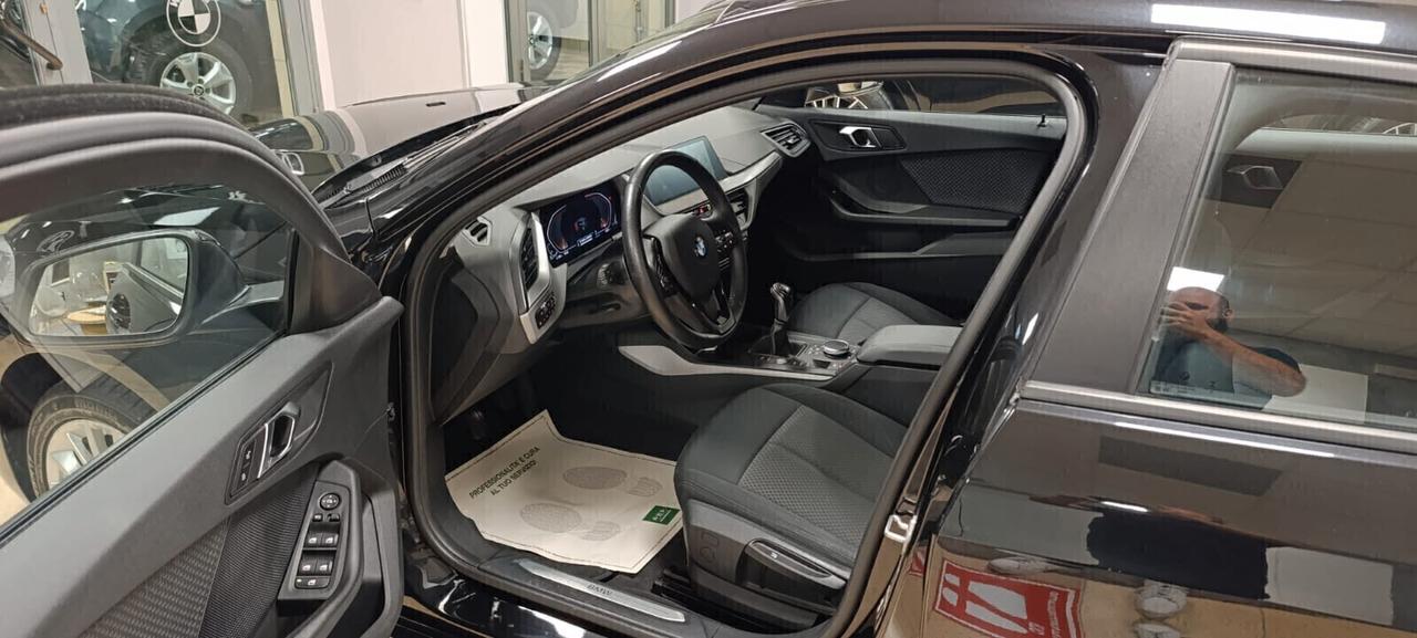 Bmw 118 118d 5p. Business Advantage