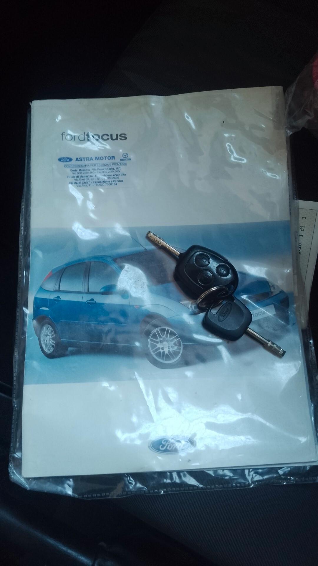 Ford Focus 1.6i 16V cat 5p. Zetec neopatentati