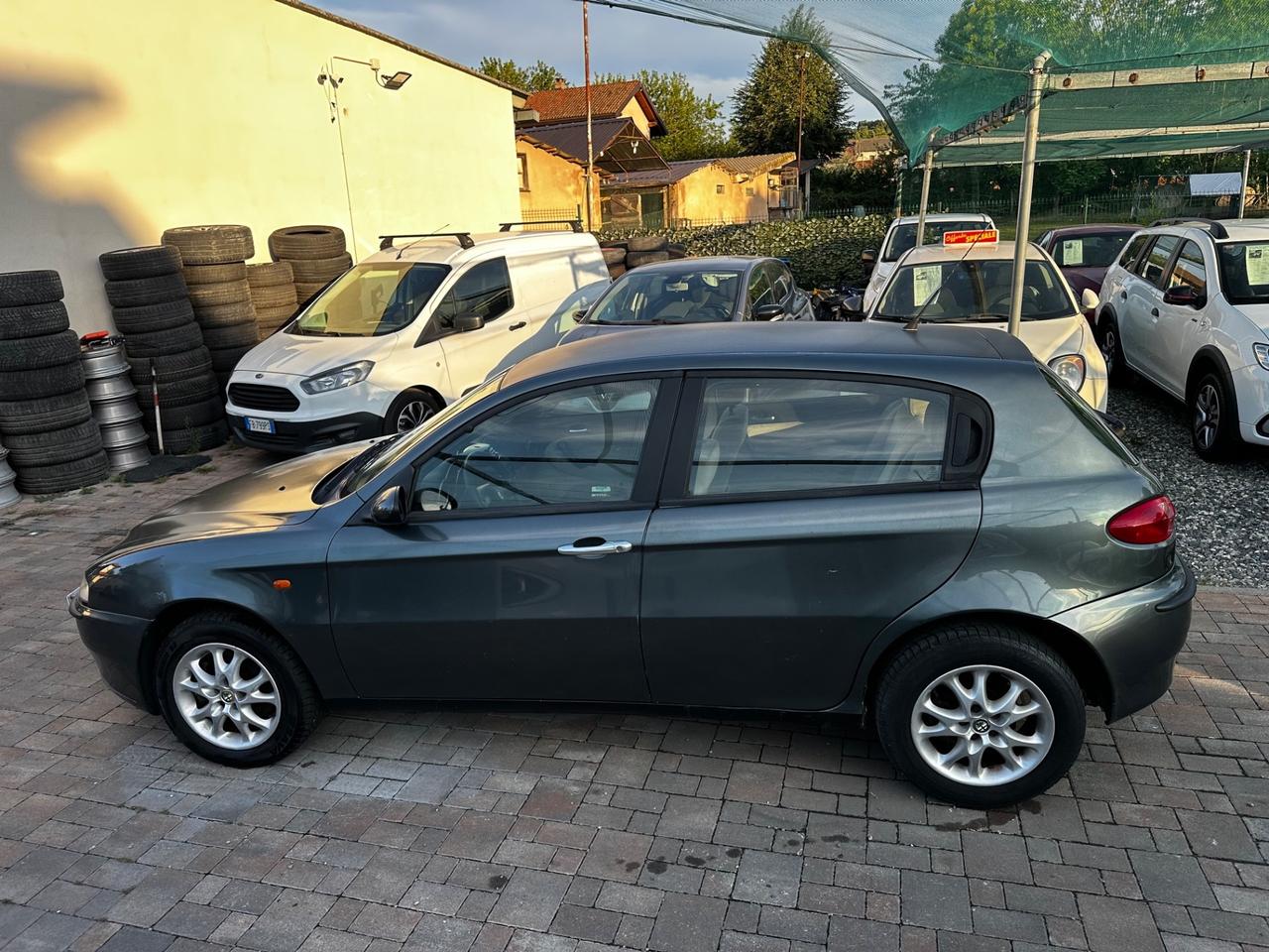 Alfa Romeo 147 1.6i 16V Twin Spark cat 5p. Distinctive