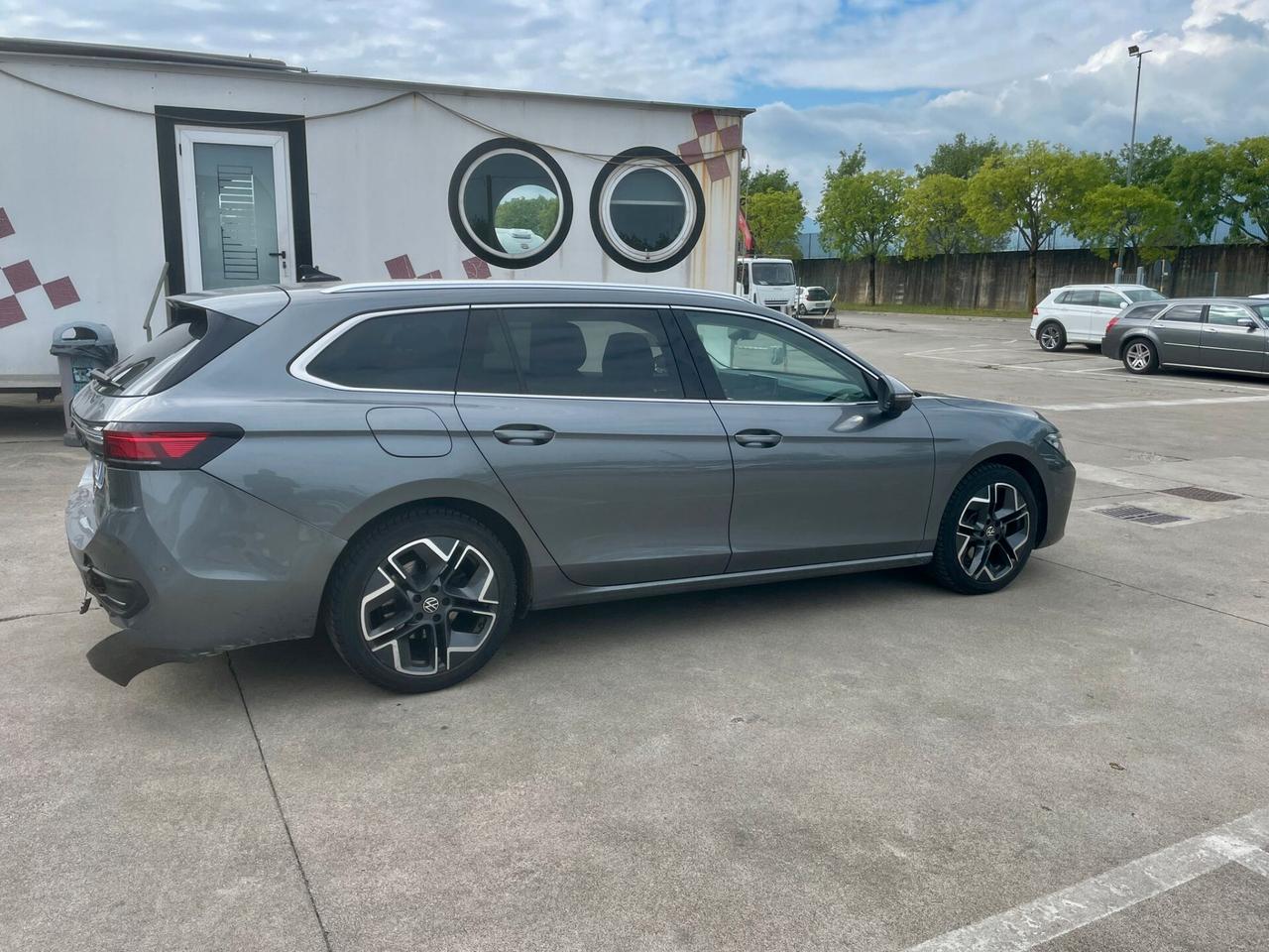 VW Passat Variant 2.0 TDI SCR EVO DSG Business * SINISTRATA*