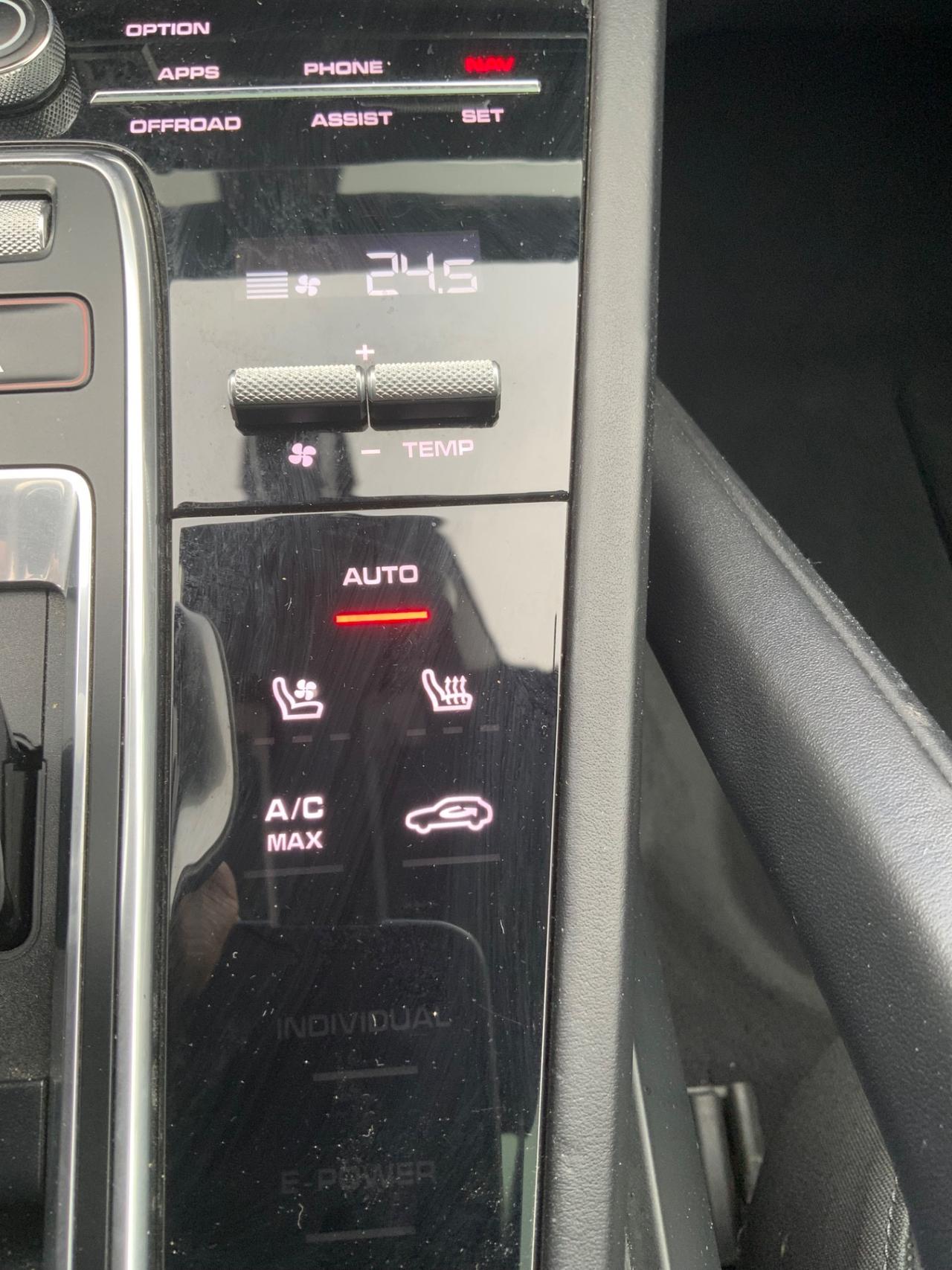 Porsche Cayenne 3.0 V6 TETTO.SOSP.MATRIX.CERCHI22.SED VENT..FULL