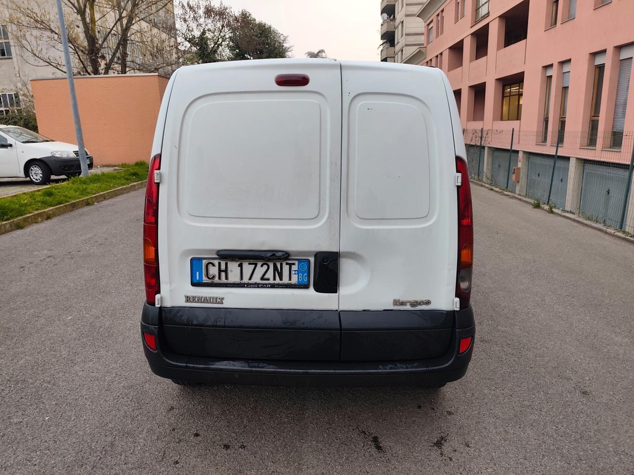 Renault Kangoo 1.5 dCi 65CV neopatentati