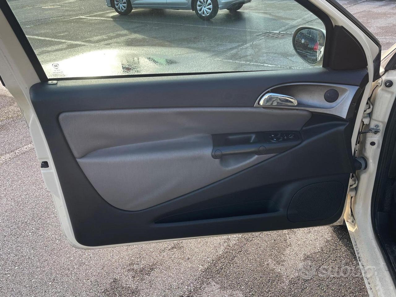 Lancia Ypsilon 3 Porte Ypsilon 1.2 16v Argento GPL