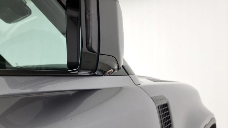 Land Rover Defender 3.0D I6 250 110 SE AWD auto.