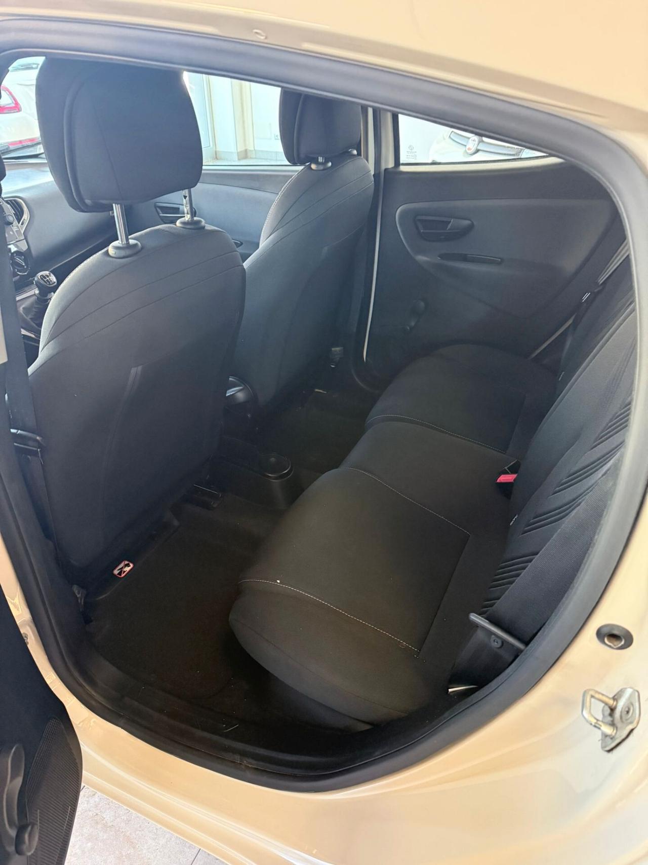 Lancia Ypsilon 1.0 FireFly 5 porte S&S Hybrid Ecochic Gold