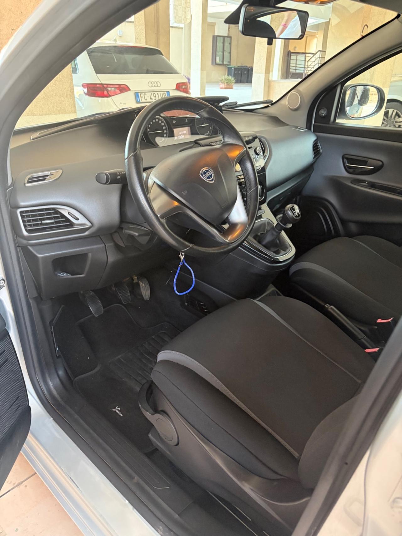 Lancia Ypsilon 1.2 69 CV 5 porte Platinum