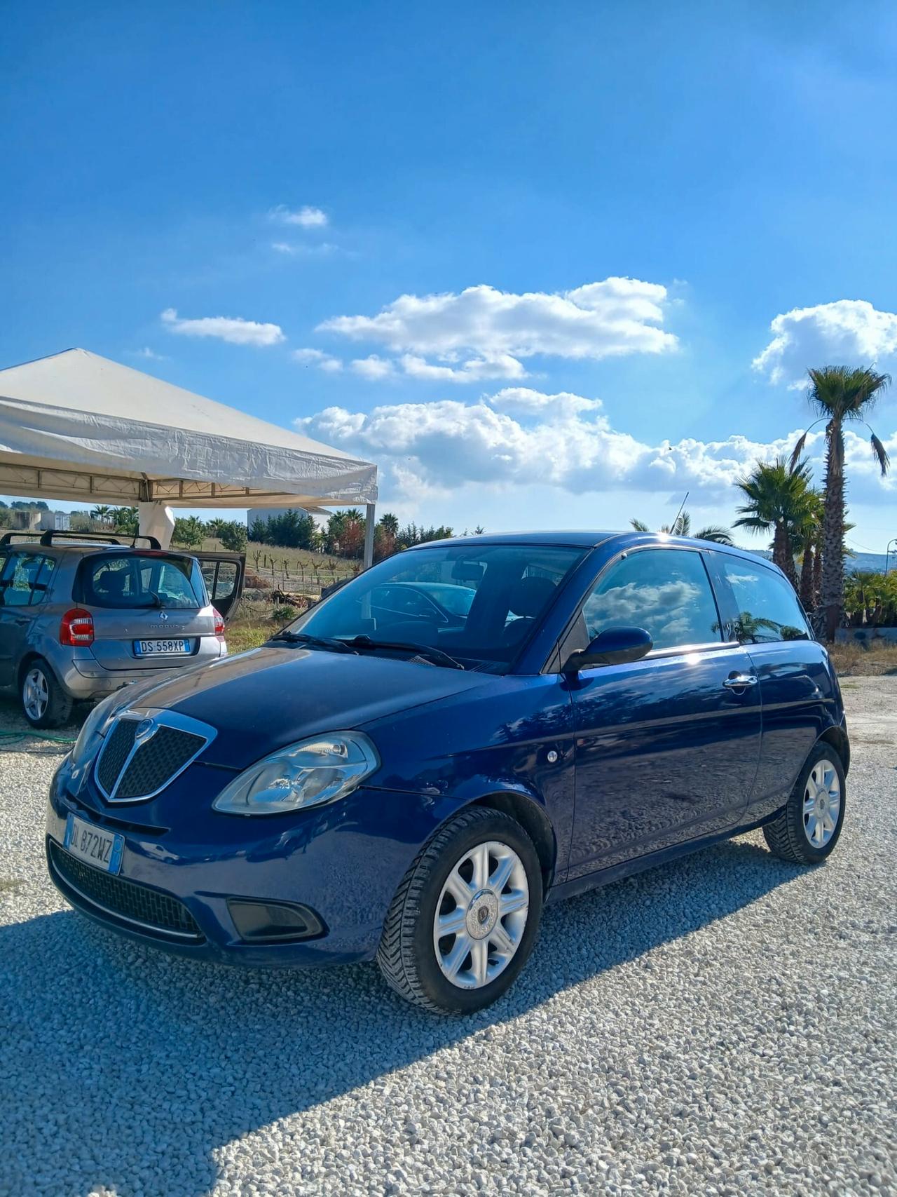 Lancia Ypsilon 1.3 MJT 75 CV Platino