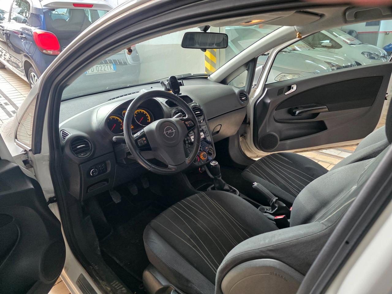 Opel Corsa 1.2 3 porte Club