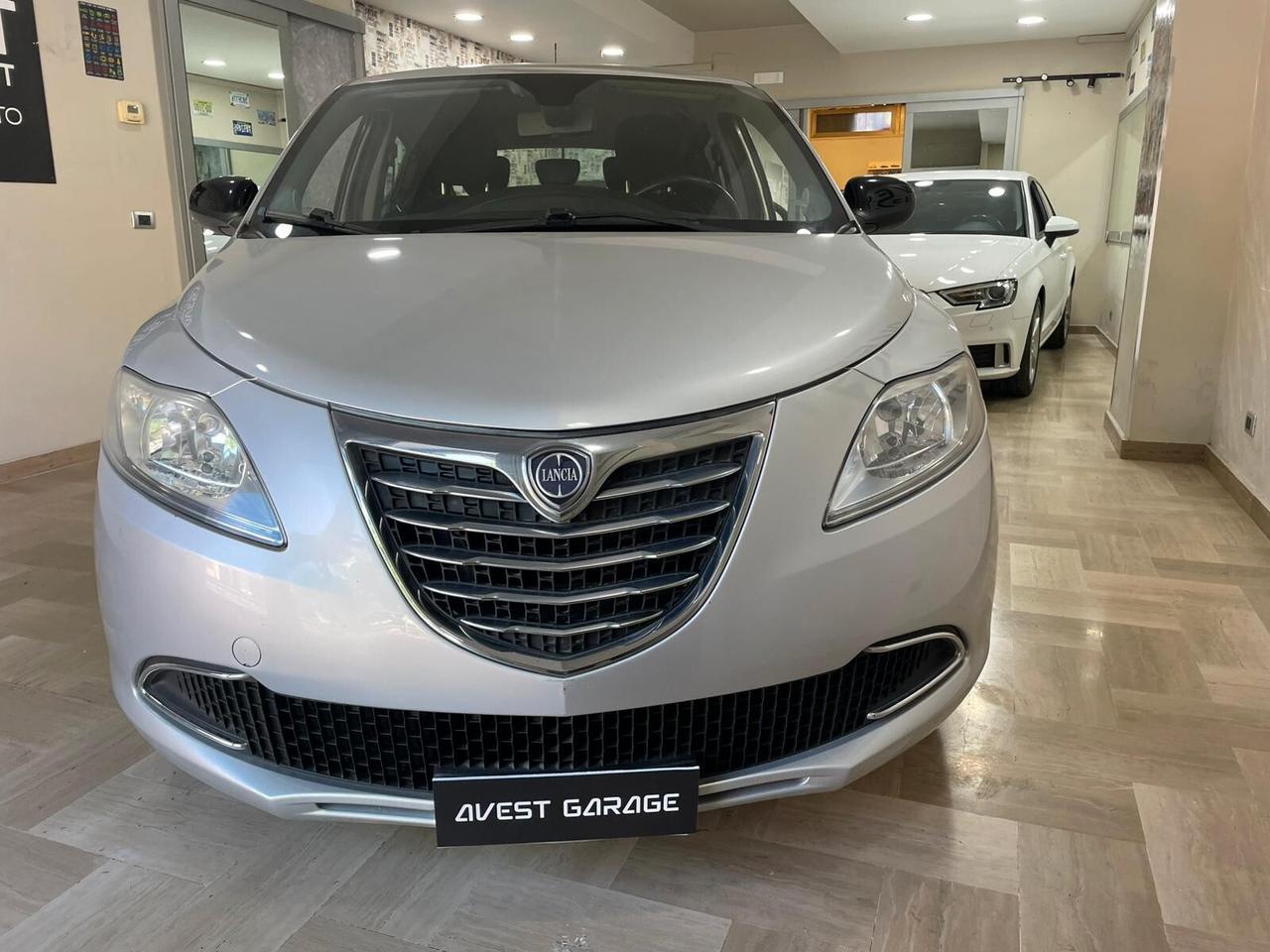 Lancia Ypsilon 1.2 69 CV 5 porte S&S Silver