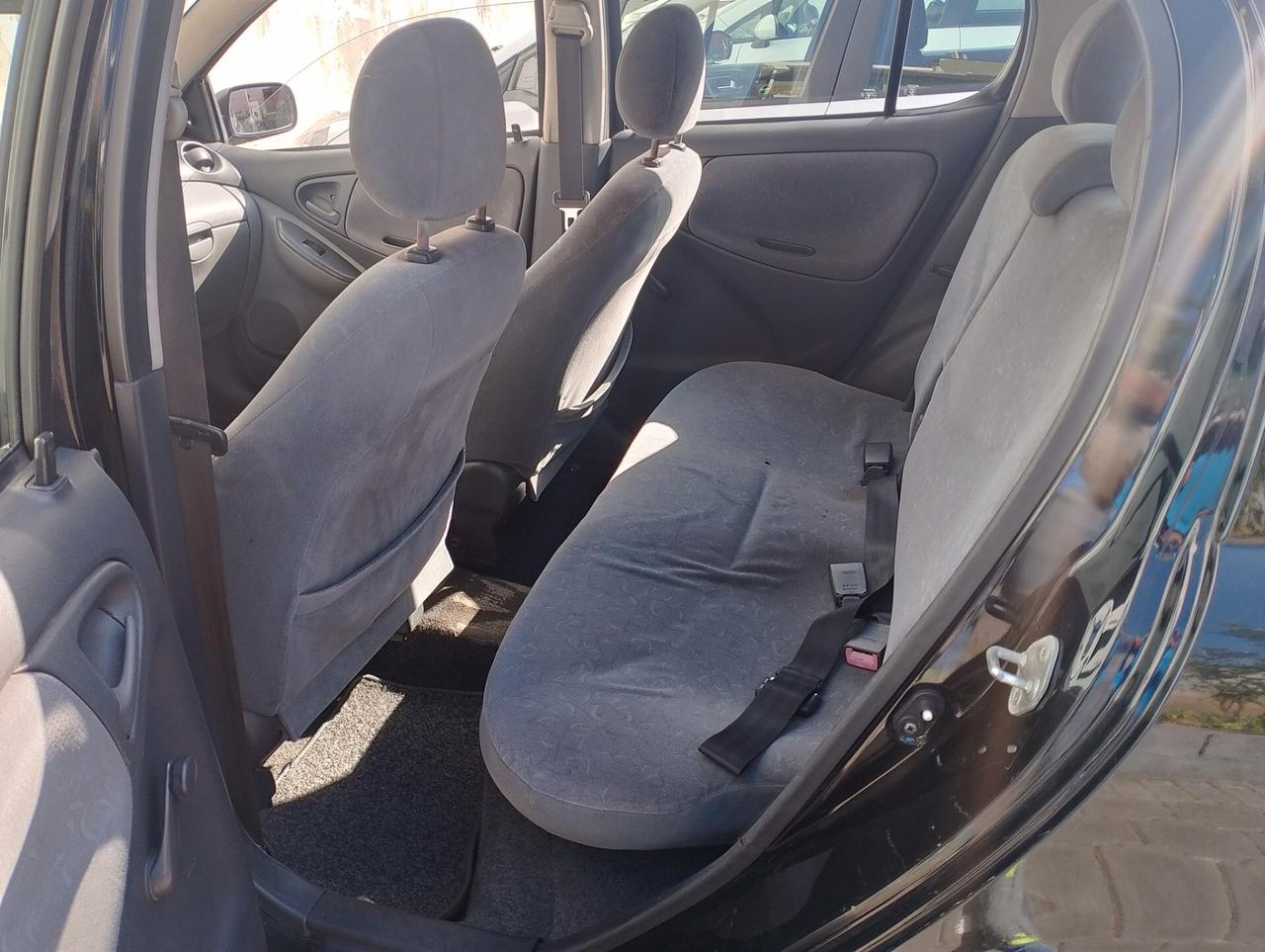 Toyota Yaris 1.0i 16V cat 5 porte