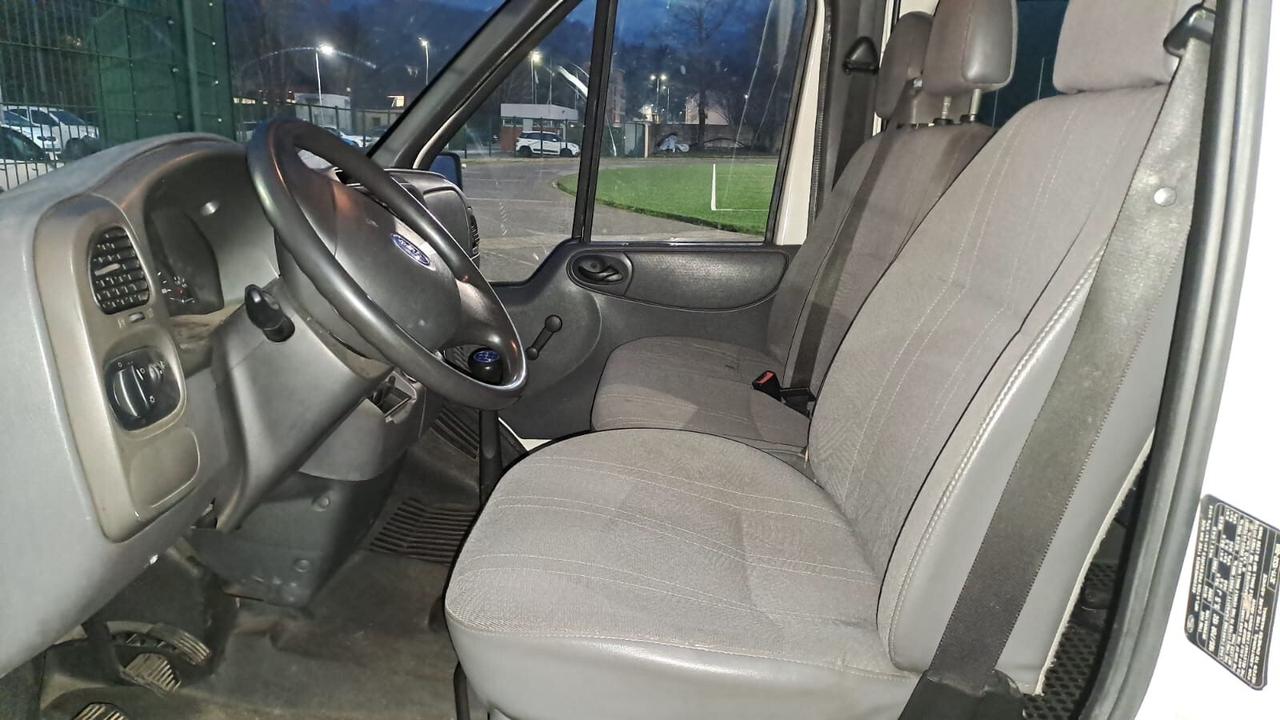 Ford transit 9 posti