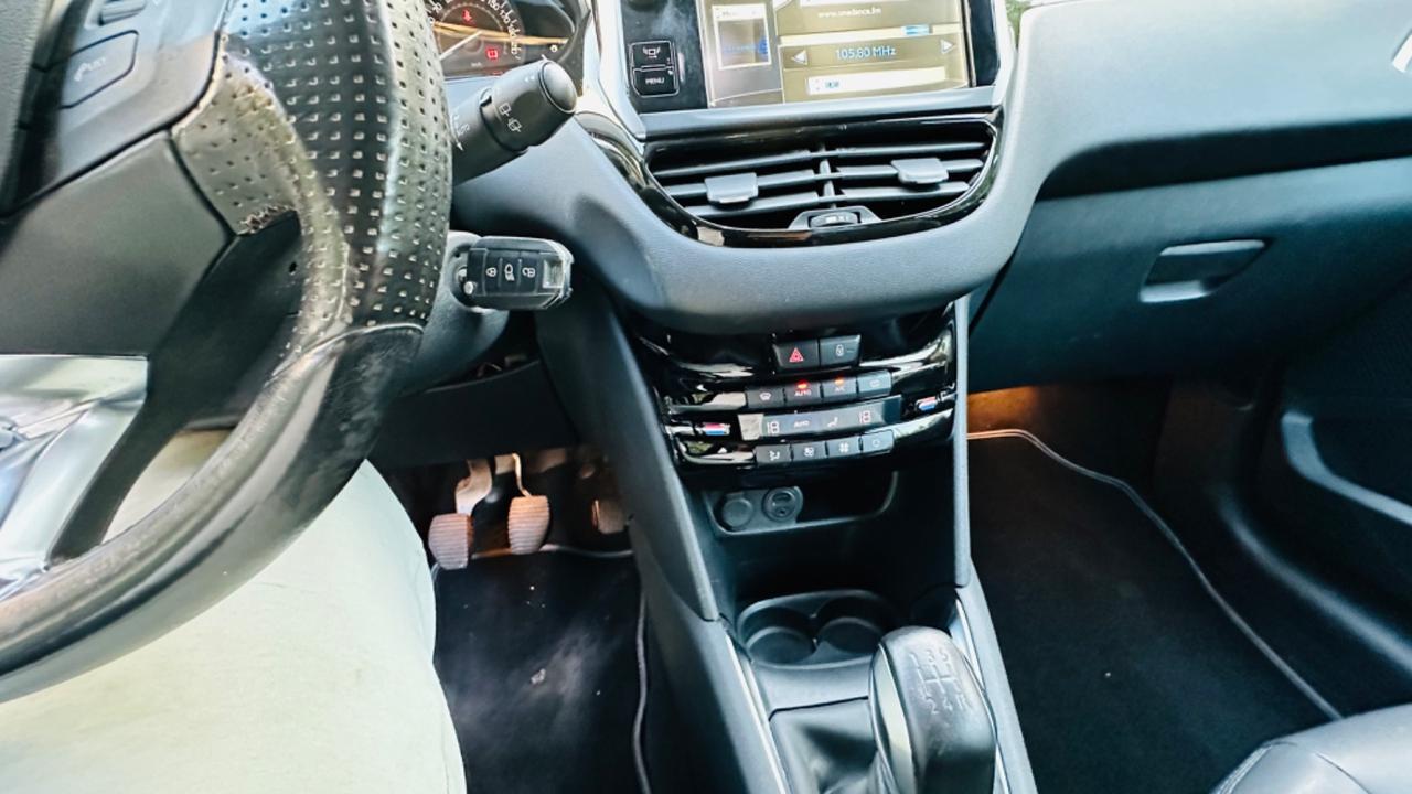 Peugeot 208.3 porte Allure.ok neopatentati.tagliandi certificati