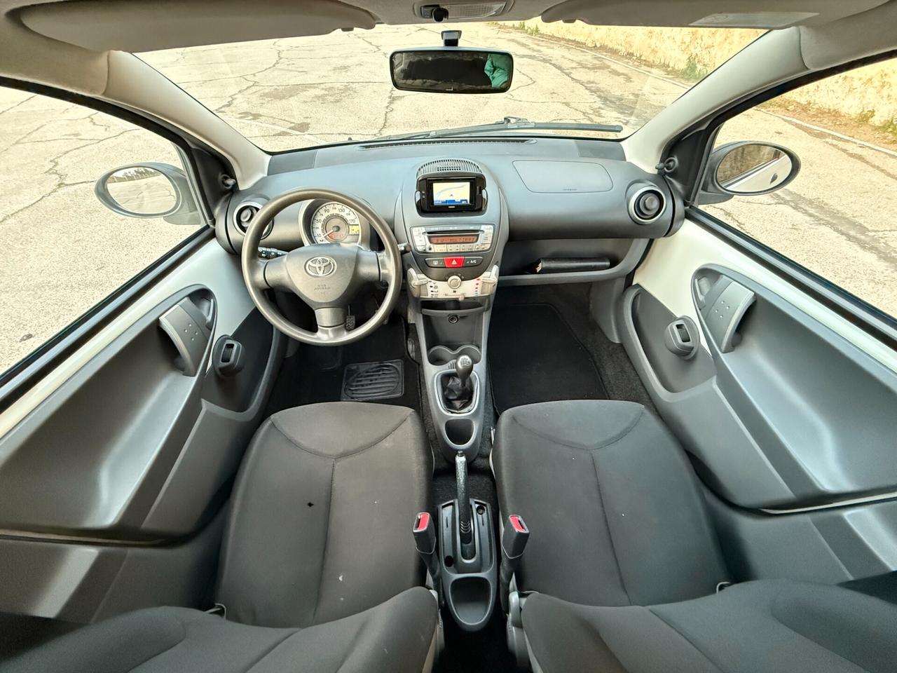 Toyota Aygo /1.0 68CV/NEOPATENTATI/5 POSTI/NAVI