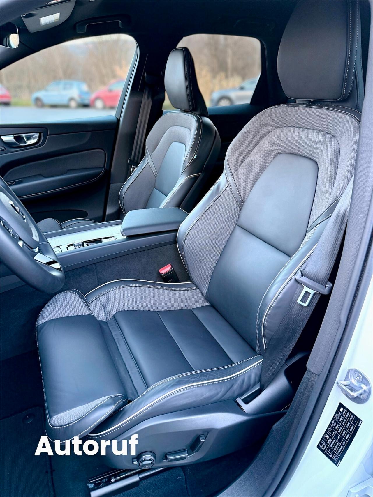 Volvo XC60 B5 Plus Dark 250cv AWD Garanzia Estesa