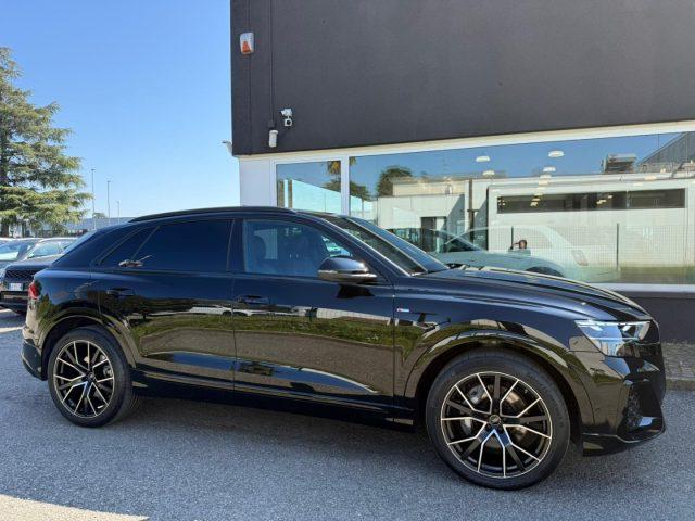 AUDI Q8 50 TDI 286 CV quattro S line edition Black Pack