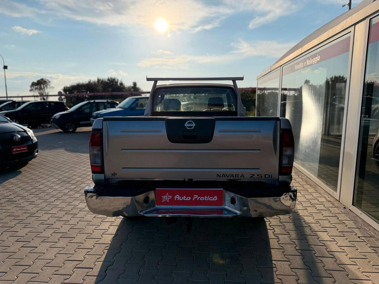 Nissan Navara King Cab 2.5 Diesel 2 porte con gancio di traino