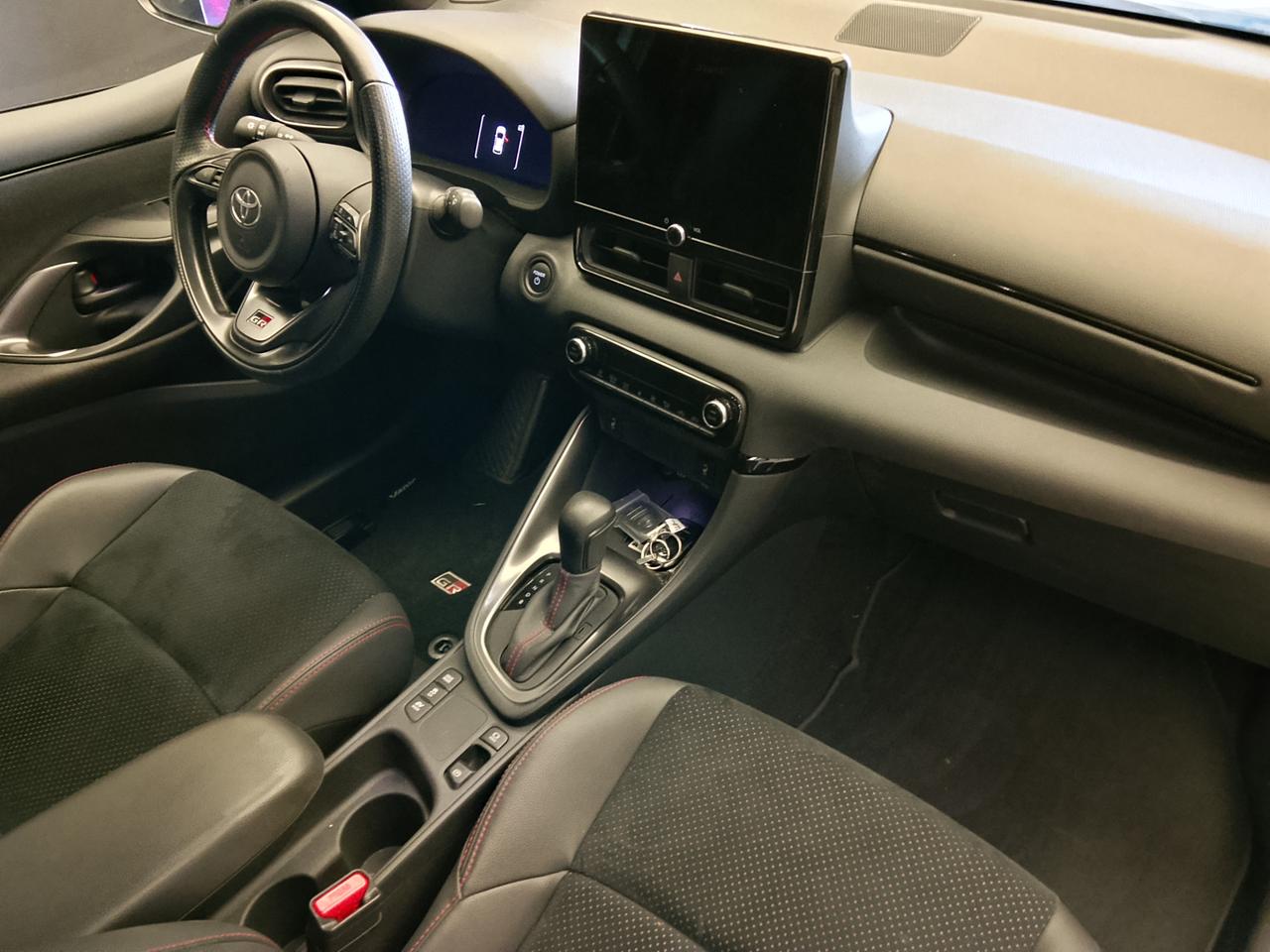 TOYOTA Yaris IV - Yaris 1.5h 130 GR Sport