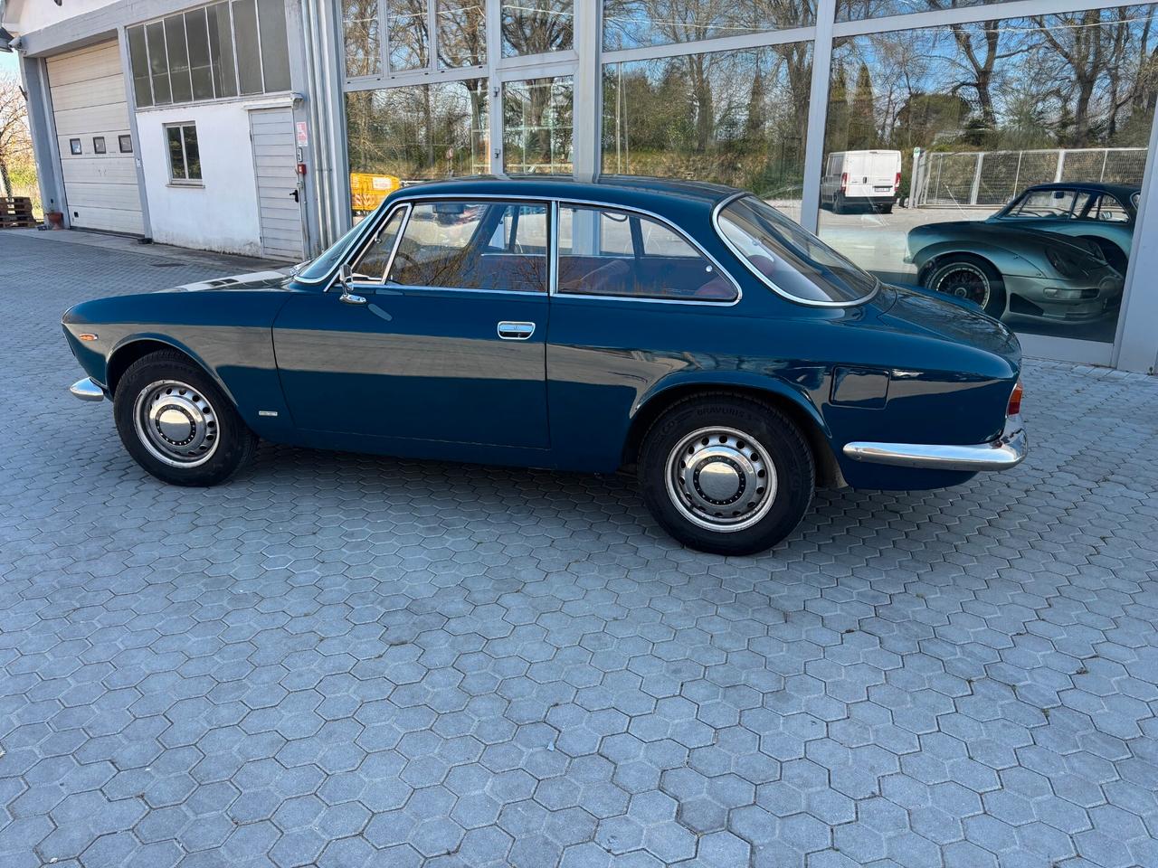 Alfa Romeo GT scalino