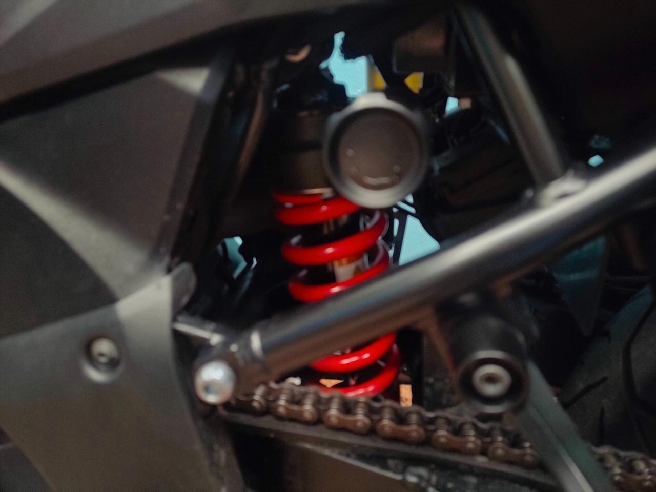 Suzuki V Strom DL 1000 soli 14.318 km.