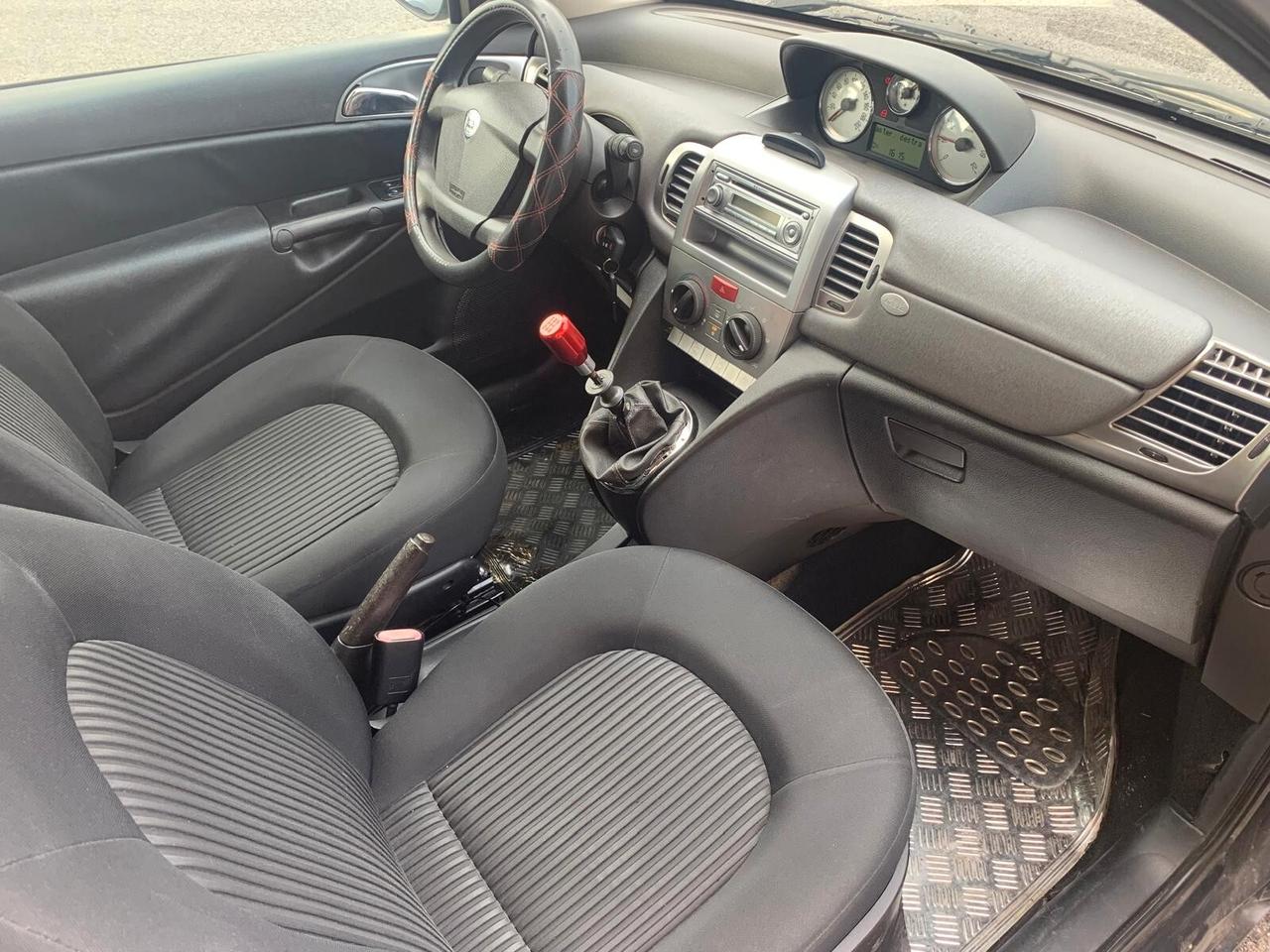 Lancia Ypsilon 1.2 benz Neopatentati