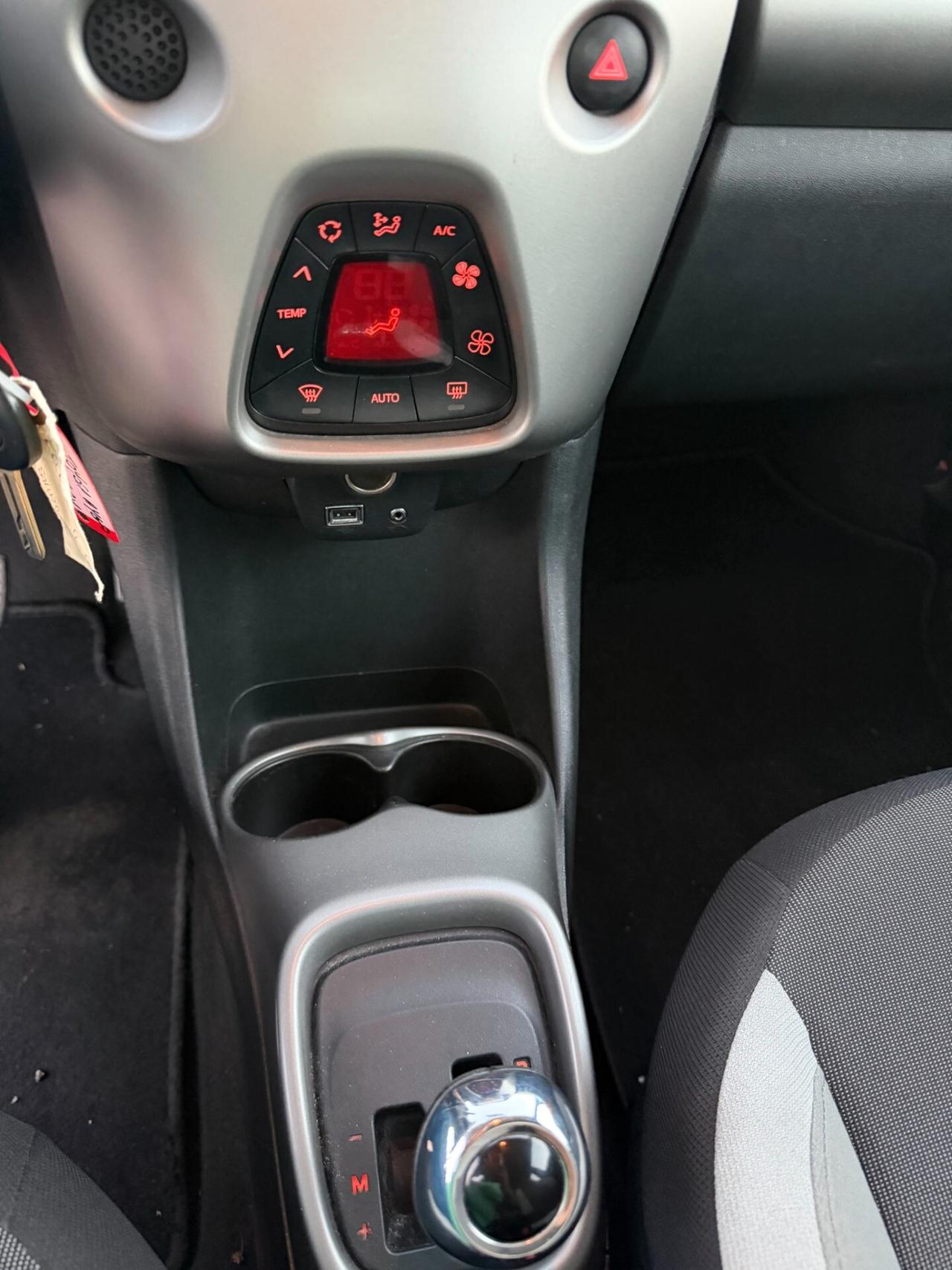 Toyota Aygo 1.0 VVT-i 69 CV 5 porte x-play TSS MMT