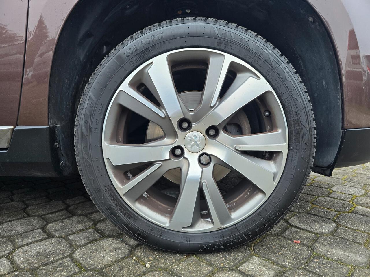 Peugeot 2008 BlueHDi 120 Allure