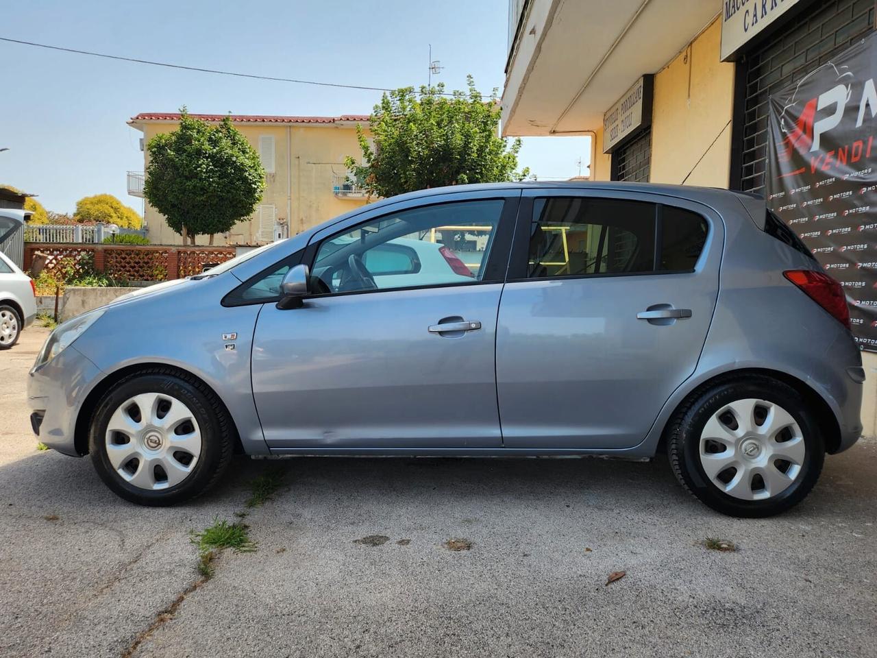 Opel Corsa 1.2 5 porte Cosmo