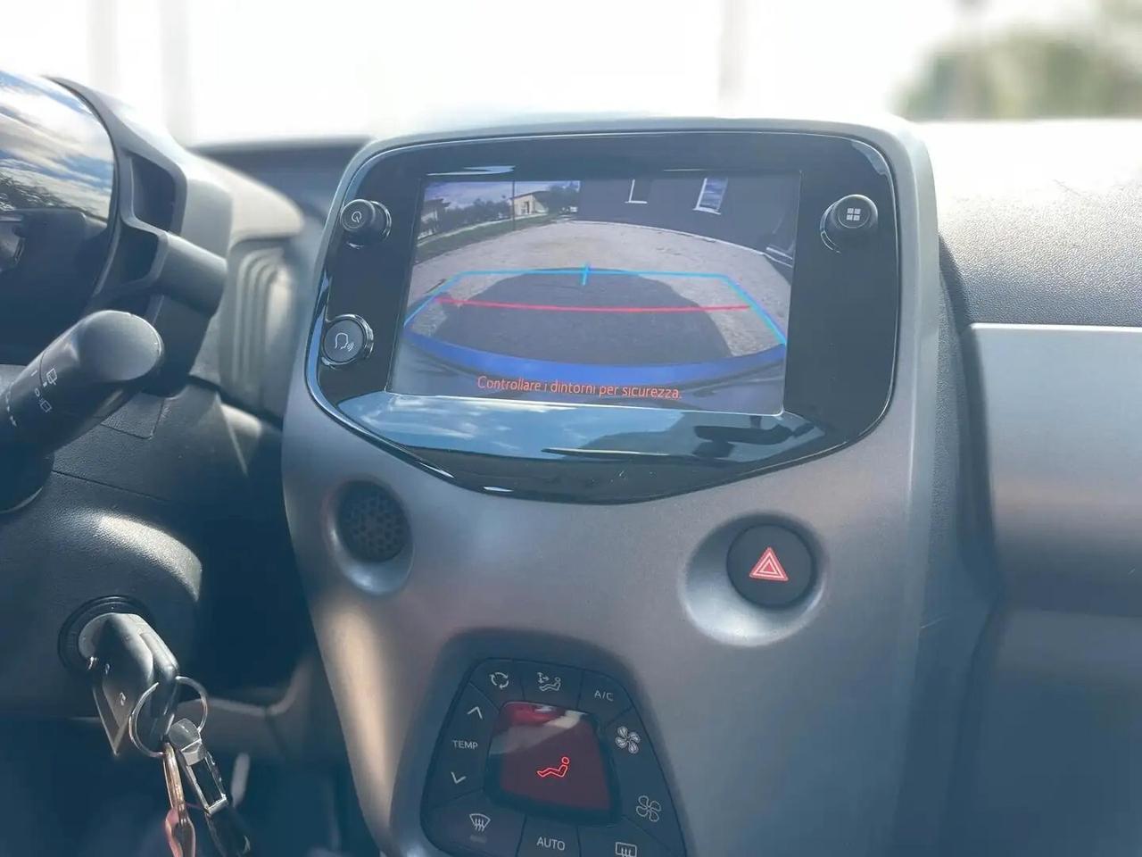 Toyota Aygo Connect 1.0 VVT-i 72 CV 5 porte x-wave
