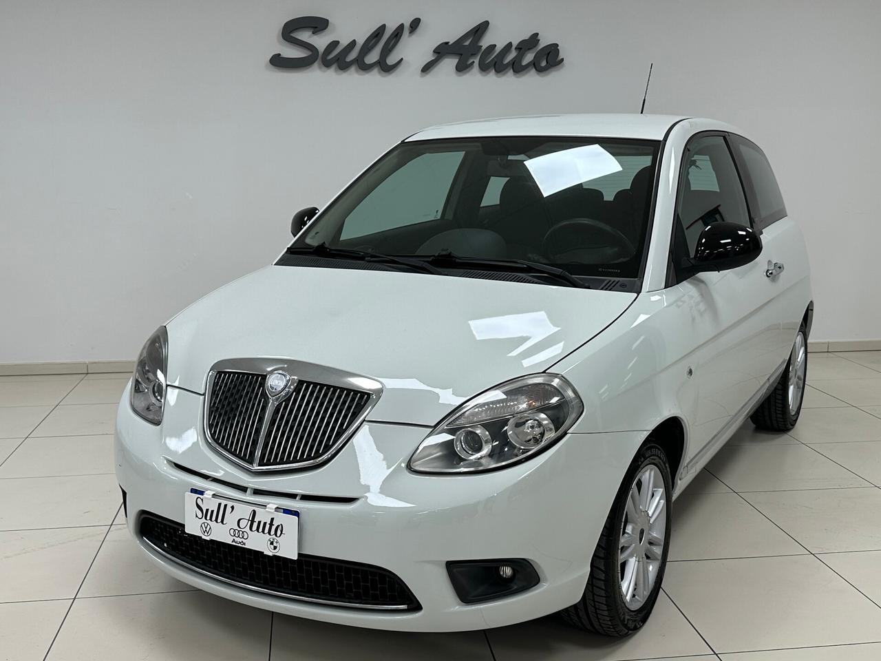 Lancia Ypsilon 1.2 69 CV Unyca - 2011