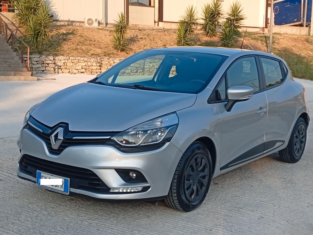 Renault Clio dCi 8V 90 CV 5 porte Moschino Intens
