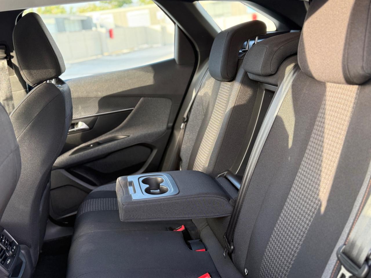 Peugeot 3008 BlueHDi 130 S&S EAT8 Active Pack