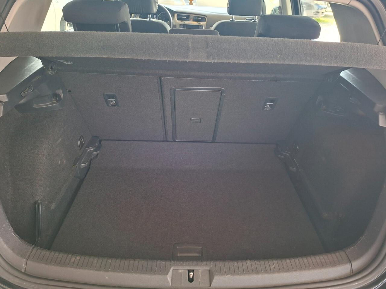 Volkswagen Golf 5P. 1.6 TDI / DA NEOPATENTATI / EURO 5B