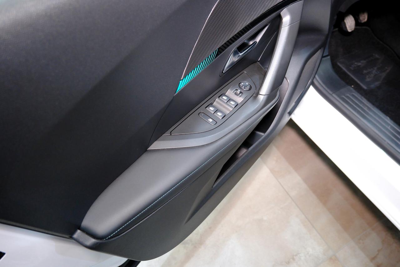 Peugeot 2008 BlueHDi 110cv Allure - PERLATO