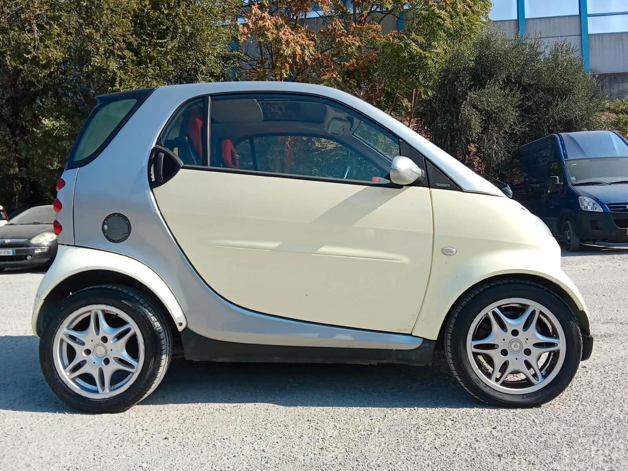 Smart 700 city-coupé pure (45 kW)