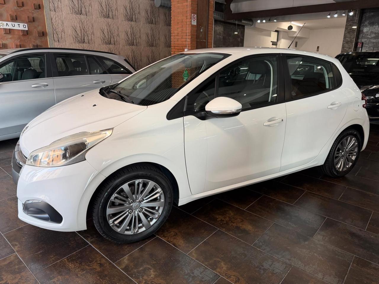 Peugeot 208 PureTech 82 5 porte Allure
