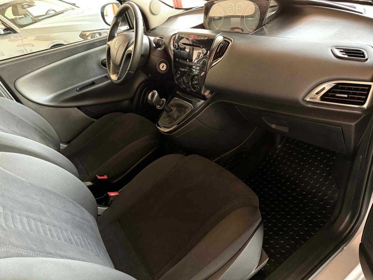 Lancia Ypsilon 1.2 69CV 5 porte Platinum NEOPATENTATI