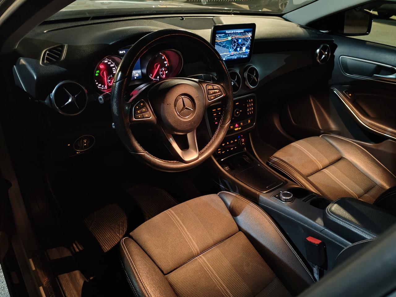 Mercedes-benz GLA 220d Automatic 4Matic Sport