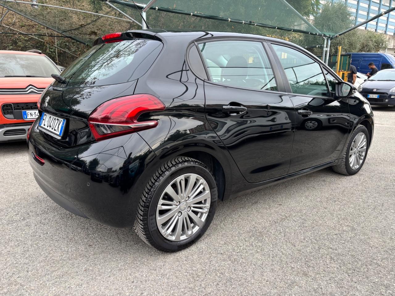 Peugeot 208 1.6 hdi 5 porte OK NEOPATENTATI