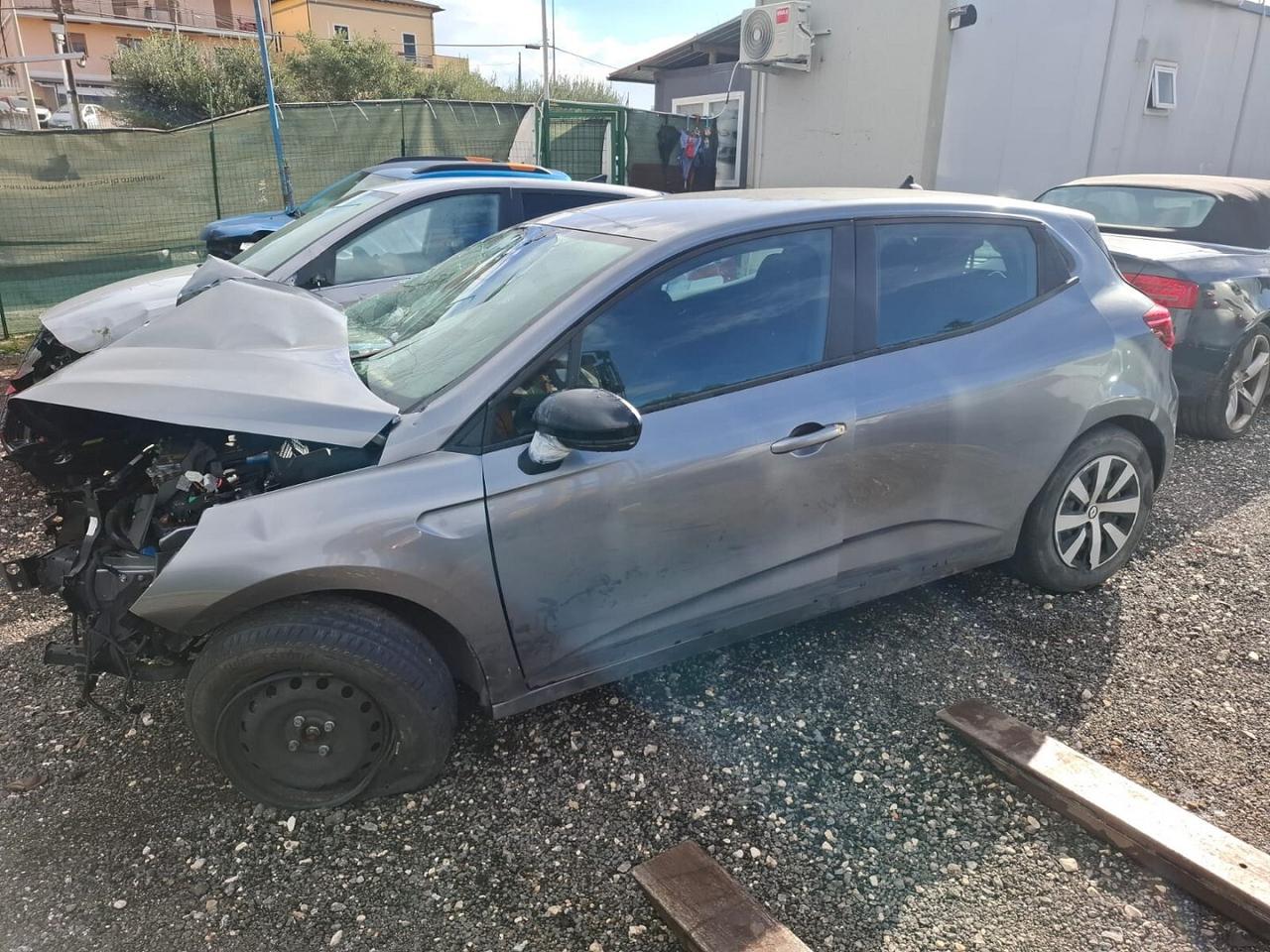 RENAULT CLIO INTENS IBRIDA 2023 SINISTRATA