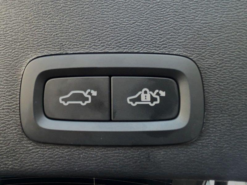 Volvo XC40 B3 163+14 CV Automatico LED Core