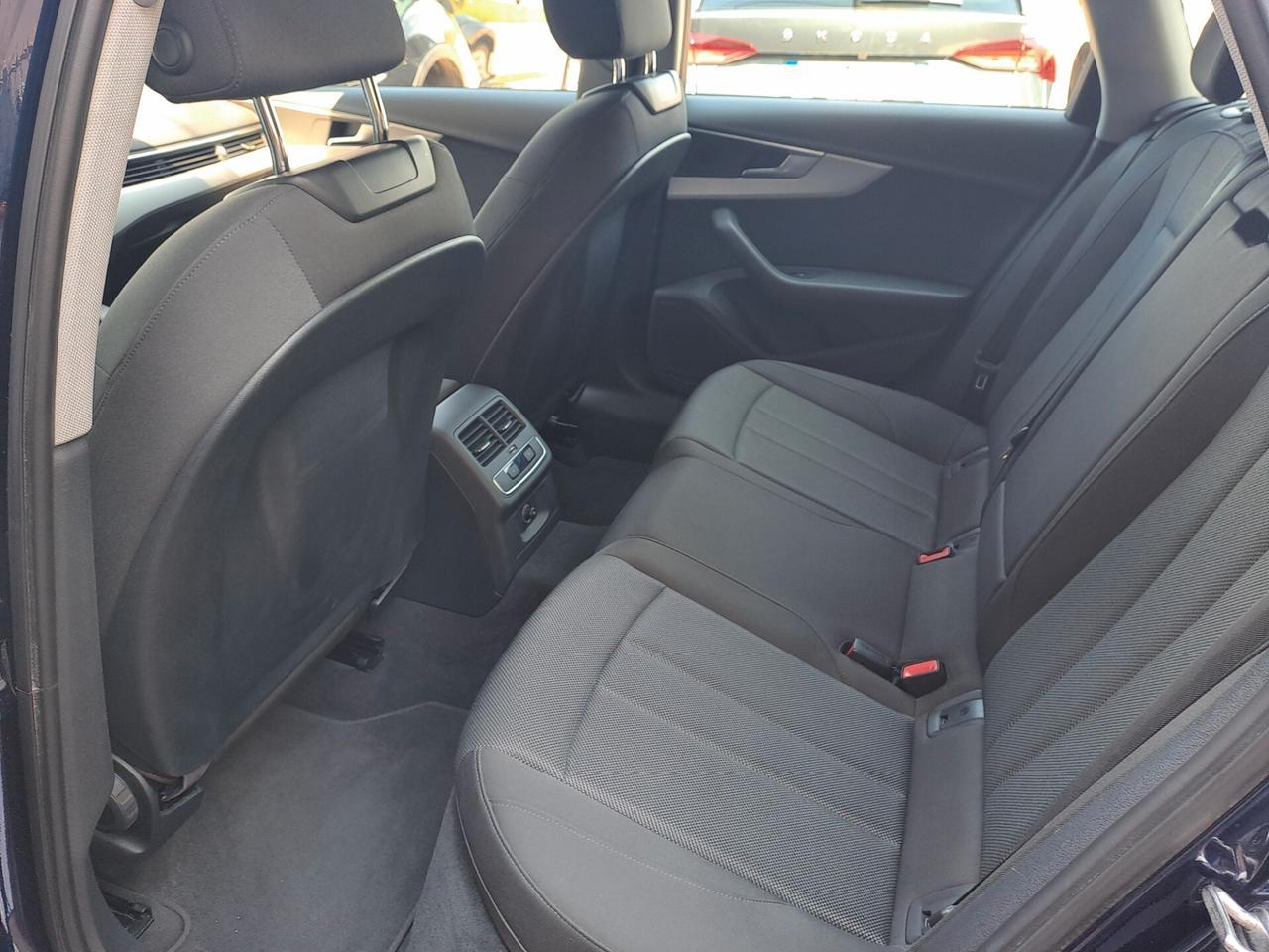 Audi A4 30 TDI/136 CV S tronic Business Advanced