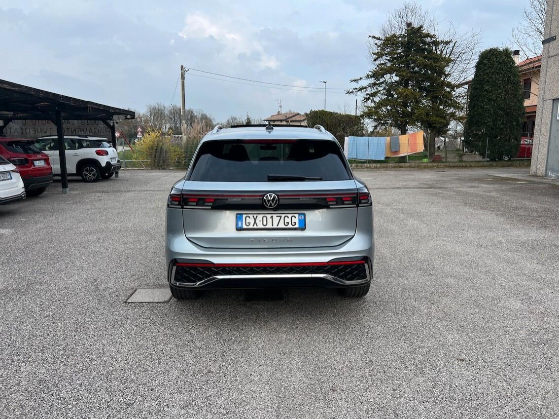 Volkswagen Tiguan 2.0 tdi R-Line Plus 150cv dsg Tetto Gancio Traino