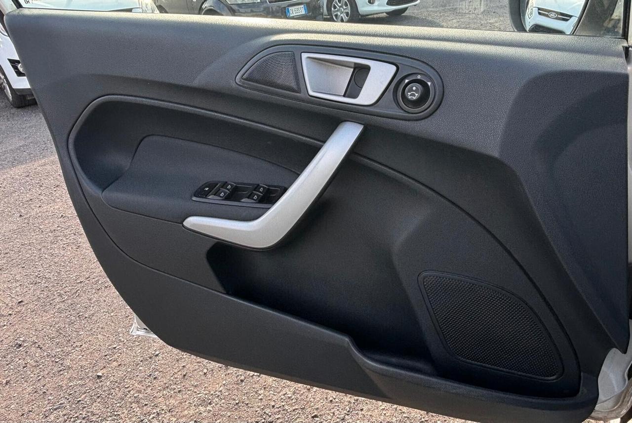 Ford Fiesta 1.4 TDCi 70CV 5 porte Titanium