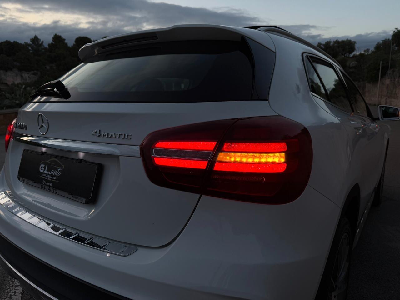 Mercedes GLA200 4MATIC 136/PREMIUM AMG/TETTO/19"