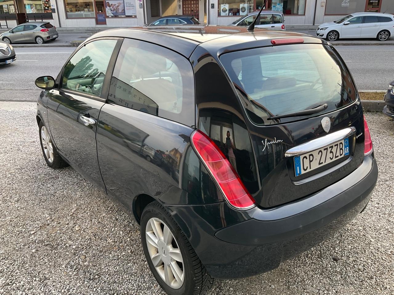 Lancia Ypsilon 1.2 16V Platino