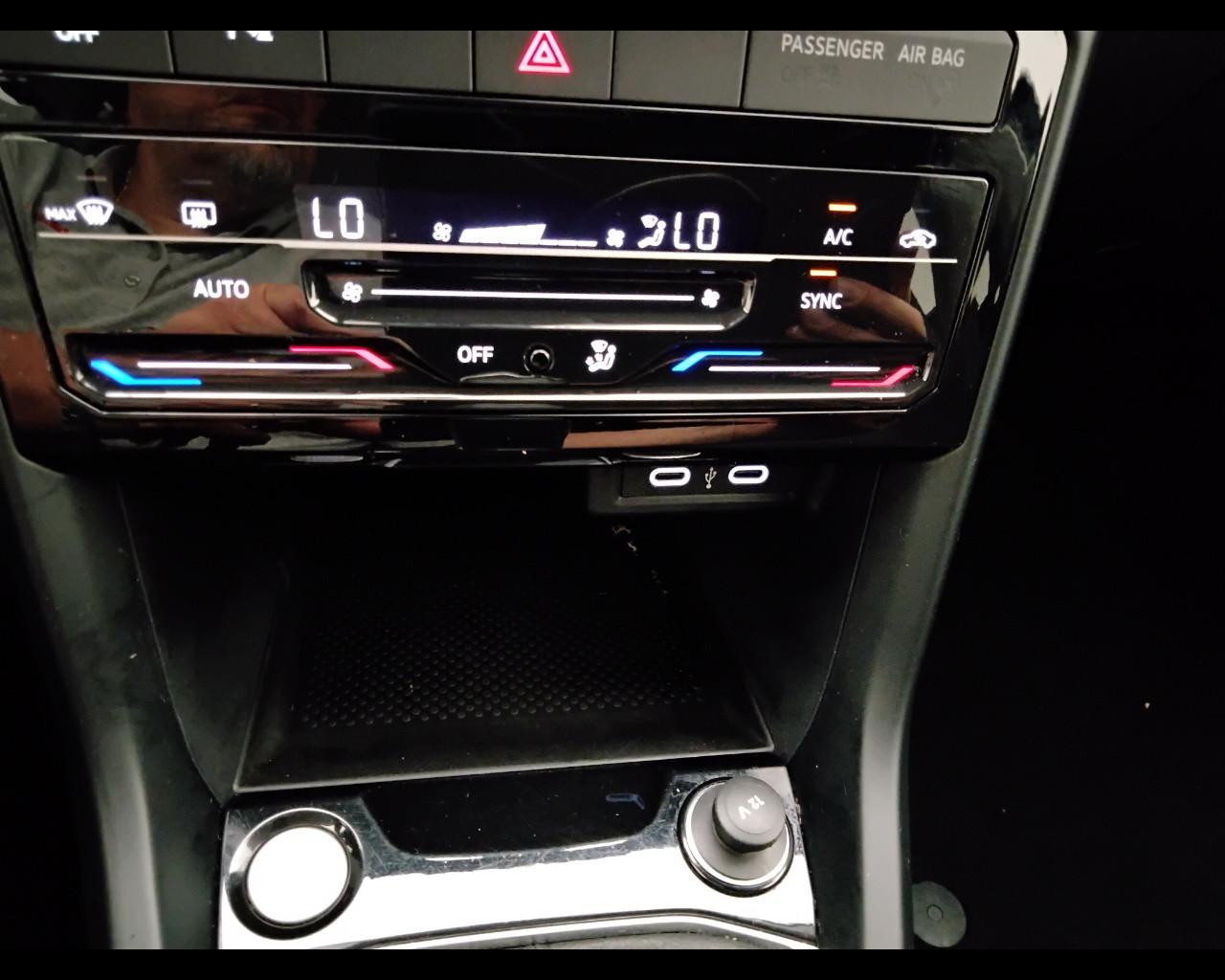 VOLKSWAGEN T-Cross 2019 - T-Cross 1.0 tsi R-LINE 95cv
