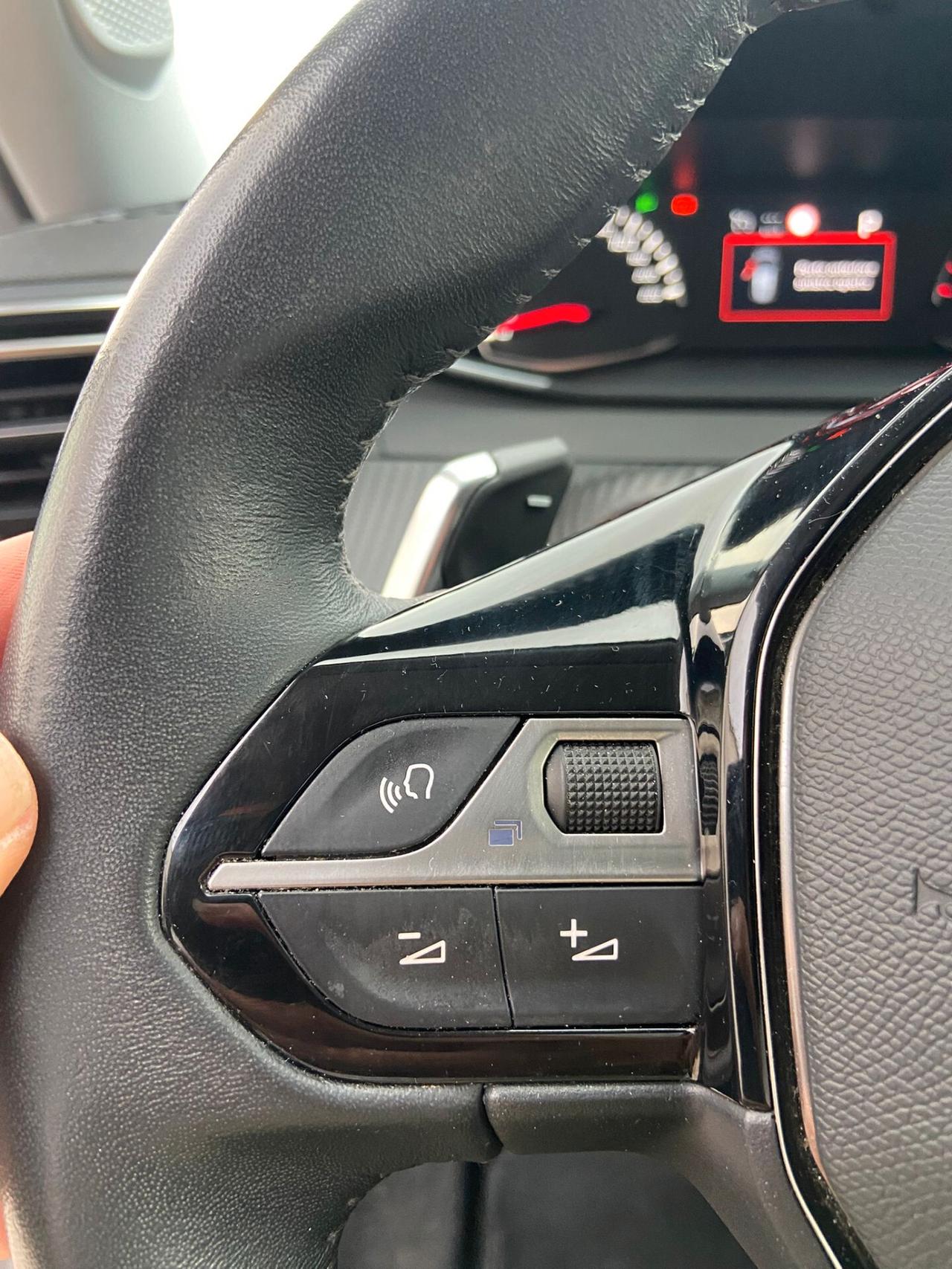 Peugeot 2008 BlueHDi 130 S&S EAT8 Allure Pack